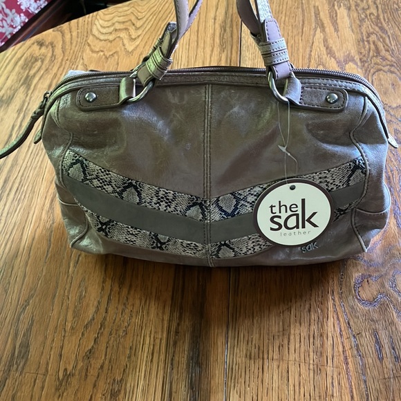 NWT DISTRESSED TAN LEATHER SHOULDER BAG WITH MAN MADE TRIM - Picture 2 of 14